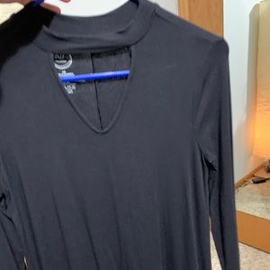 Cute V-neck black dress!!